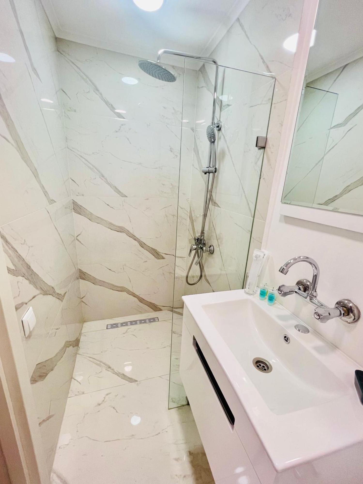 Opera Boutique Hotel ティビリシ エクステリア 写真